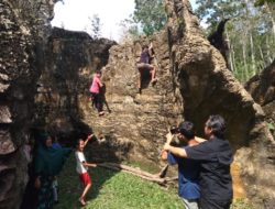 PFI Medan Latih Fotografi Anak Desa Wisata Bukit Lawang