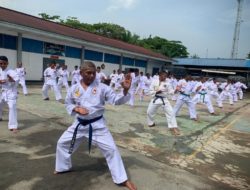 Tingkatkan Disiplin Prajurit Yonmarhanlan I Melaksanakan Latihan Beladiri Karate