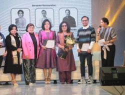 Narasumber di Sumut Fashion Week 2022, Ketua Dekranasda Taput Ajak Kolaborasi Kembangkan Tenun Ulos