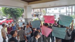 Polrestabes Medan Kawal Unjukrasa Aliansi Masyarakat Cerdas di Kantor Disdik Sumut