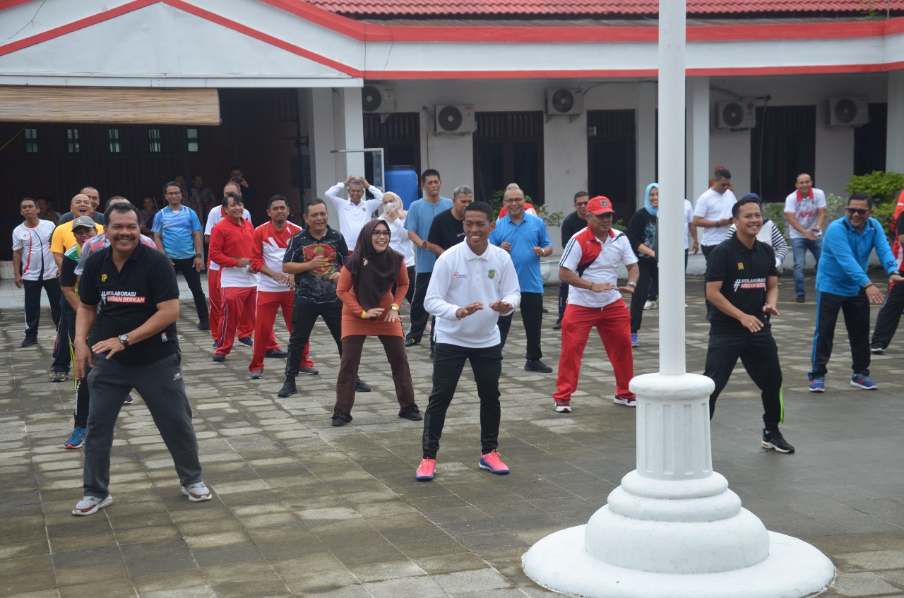 Jajaran PUD Pasar Penuh Semangat Latihan Senam Kolaborasi Medan