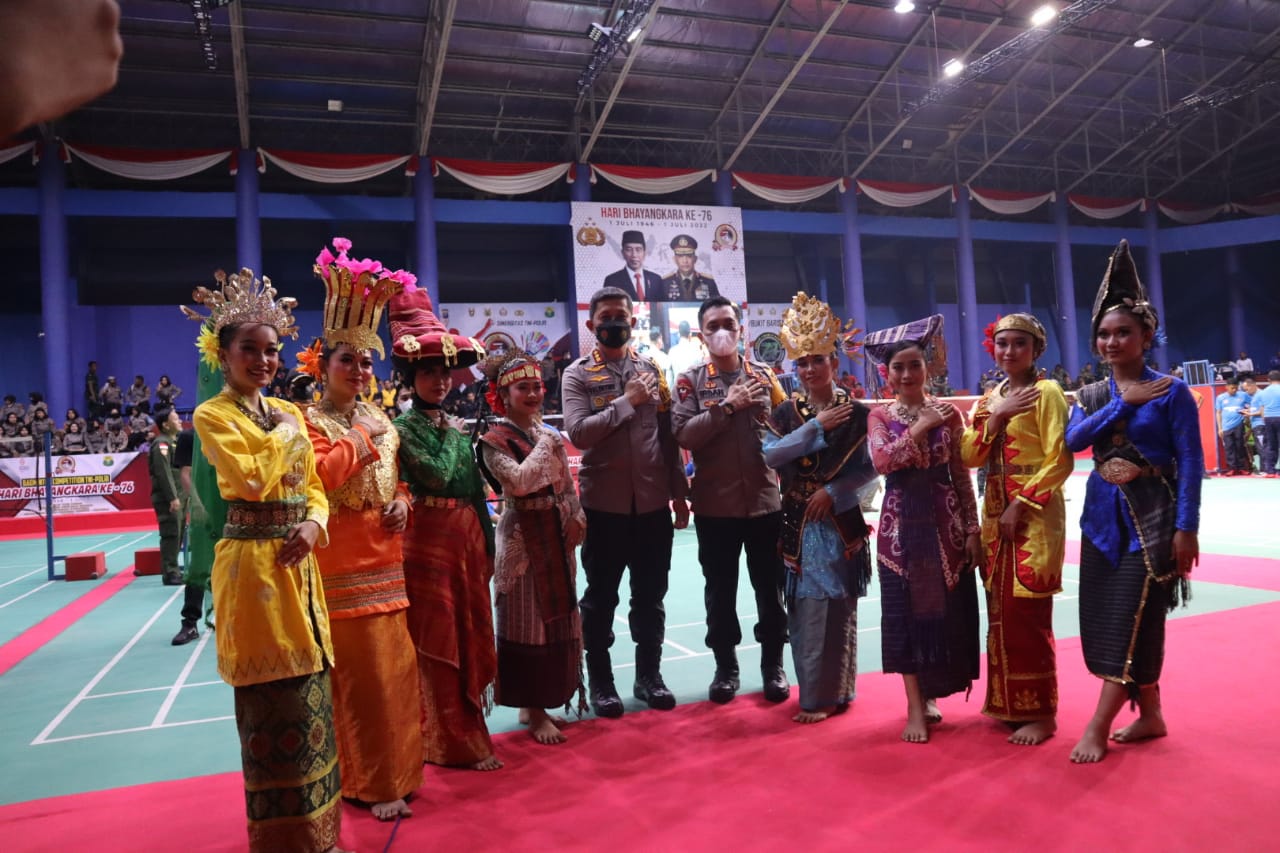Kapolrestabes Medan Hadiri Acara Pembukaan Badminton TNI-Polri di Gedung PBSI