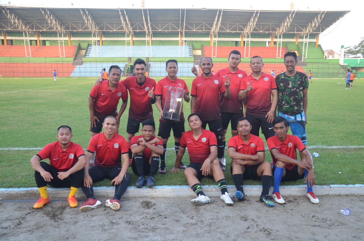 Menang Adu Penalti, Sekretariat Juarai Turnamen Sepak Bola HUT ke-29 PUD Pasar
