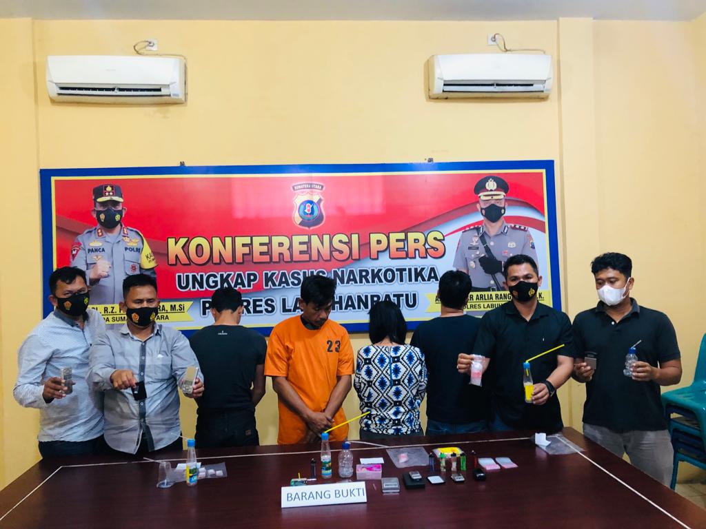 Tim Gabungan Satres Narkoba Polres Labuhan Batu GKN di Jalan Padang Bulan