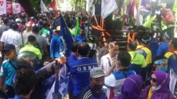 ‌Polrestabes Medan Kawal Unras Aliansi Buruh di DPRD Sumut