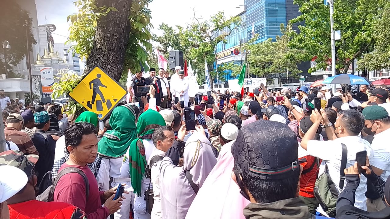 Aksi Bela Rakyat Minta Turunkan BBM Atau Turunkan Jokowi