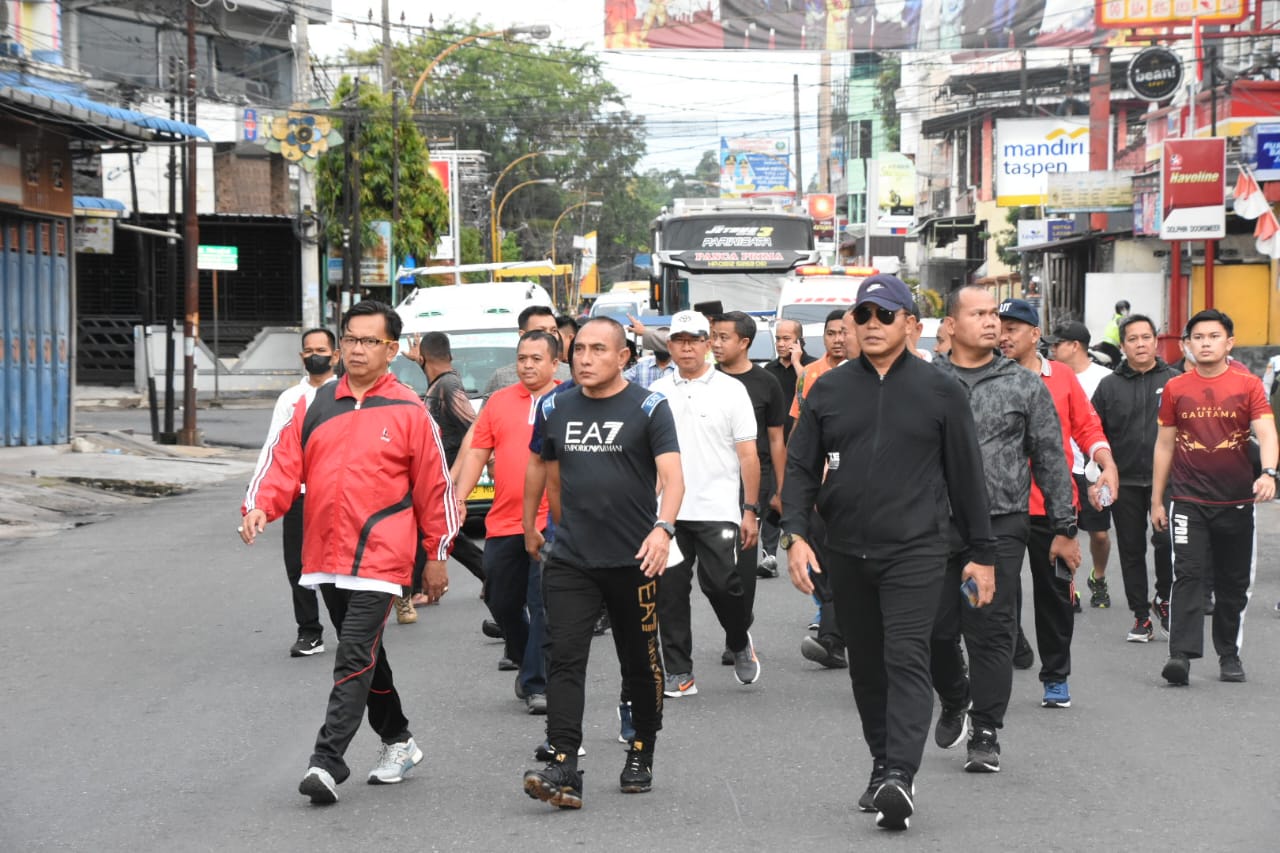 Gubernur Sumut Didamping Danrem 023/KS Laksanakan Olahraga 