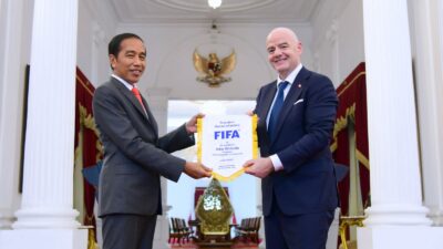 Presiden Jokowi Sambut Kunjungan Presiden FIFA di Istana Merdeka