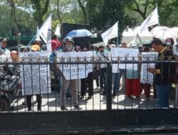 Polrestabes Medan Kawal Unras Massa DPD SBNI di PN Medan