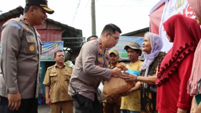 Wakapolrestabes Medan Salurkan Sembako Mabes Polri dan Polda Sumut Peduli