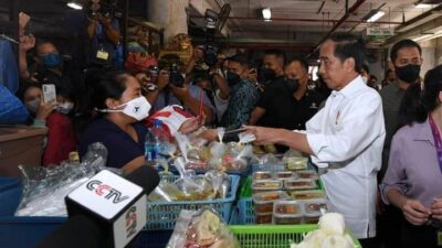 Usai G20, Presiden Jokowi Blusukan ke Pasar Badung