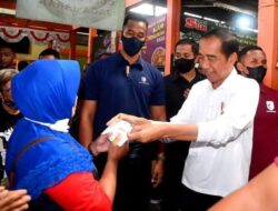 Presiden Jokowi Tinjau Aktivitas Perdagangan di Pasar Sentul
