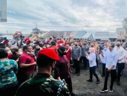 Presiden Jokowi Cek Harga Bahan Pokok di Pasar Baturiti