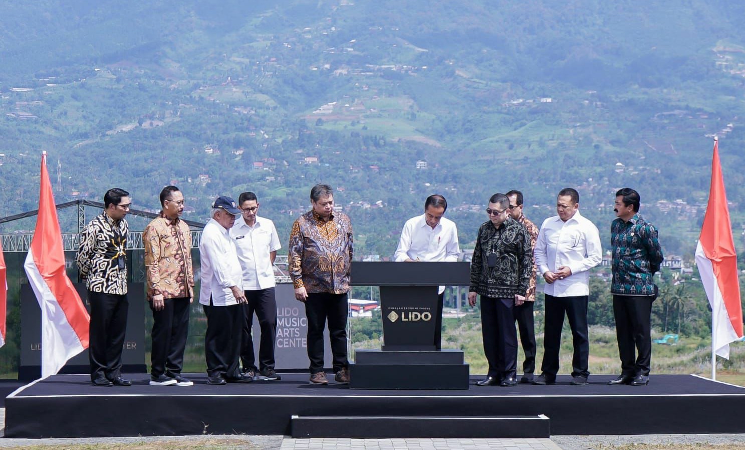 Ketua MPR RI Bamsoet dan Menko Ekonomi Airlangga Dampingi Presiden Joko Widodo Resmikan Kawasan Ekonomi Khusus MNC Lido City