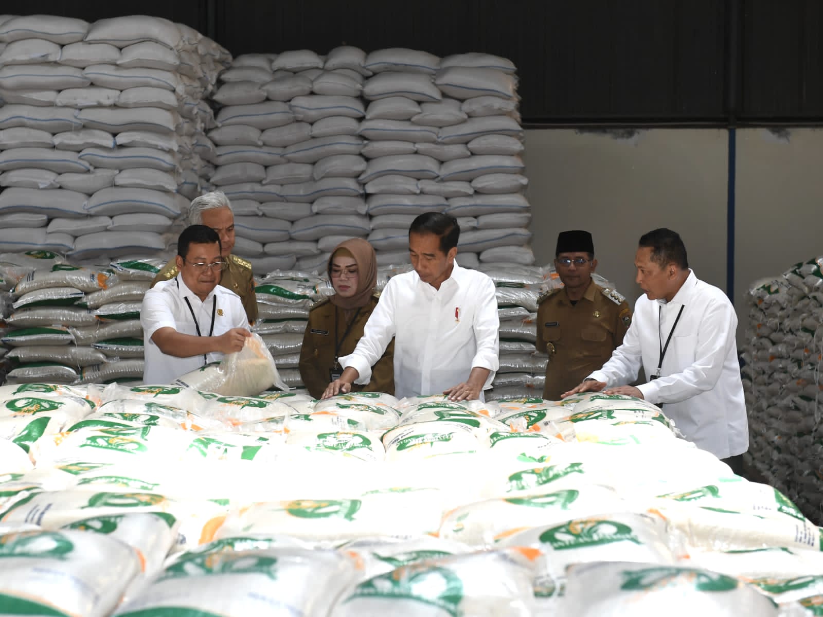 Presiden Jokowi Luncurkan Penyaluran Cadangan Beras Pemerintah untuk Bantuan Pangan Tahun 2023