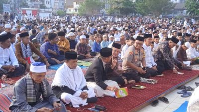 Kapolres Tanjung Balai Beserta Forkopimda Sholat Idul Fitri 1444-H Bersama Warga
