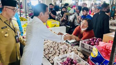 Presiden Jokowi Cek Harga Komoditas Pangan di Pasar Rakyat Talang Banjar Jambi