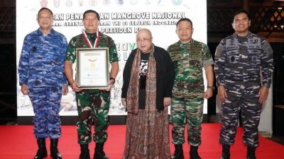 Tanam Mangrove Secara Serentak, Mabes TNI Raih Rekor Muri