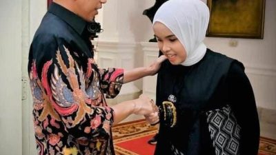 Presiden Jokowi Terima Peraih Golden Buzzer AGT 2023 Putri Ariani
