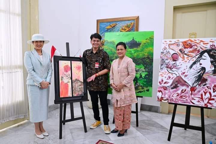 Ibu Iriana Ajak Permaisuri Jepang Lihat Lukisan dan Pameran Batik Jawa Hokokai