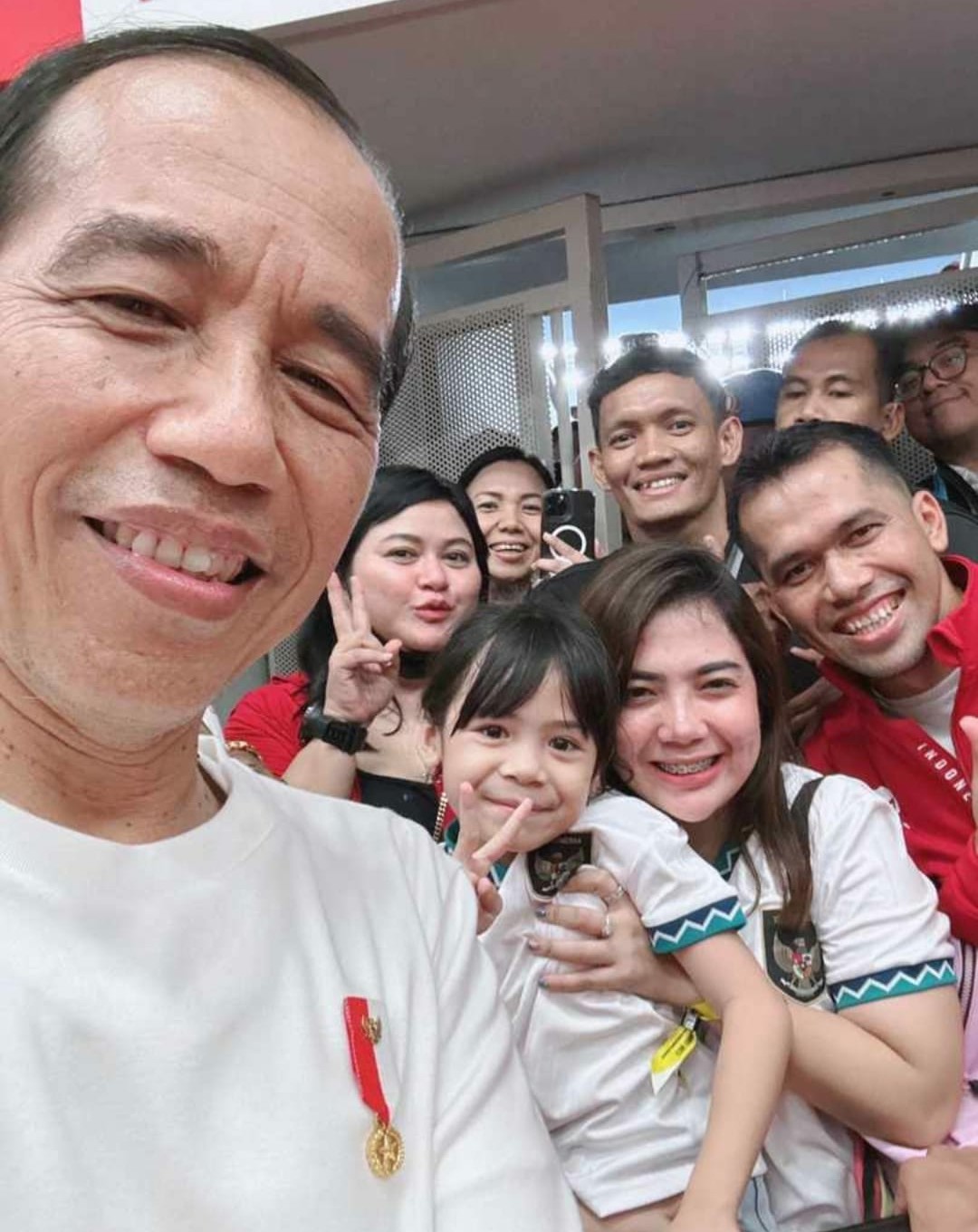 Diantaranya Arsyila Nadhira Kanya Depari, Jokowi Nonton Timnas Indonesia Vs Argentina Bersama Masyarakat