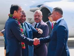 Tiba di Port Moresby, Presiden Jokowi Disambut Perdana Menteri Marape