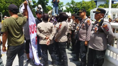 Polrestabes Medan Kawal Aksi Massa KPK Sumut Geruduk Kantor Gubsu Jalan Diponegoro Medan