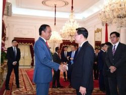 Terima Kunjungan Chief Executive Hong Kong, Presiden Bahas Investasi Hingga Perlindungan WNI