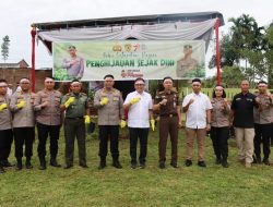 Waka Polrestabes Medan Bersama Forkopimda Lakukan Penanaman Pohon di Simalingkar