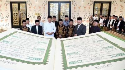 Awali Kunjungan Kerja Hari Kedua, Presiden Jokowi Terima Mushaf Al-Quran