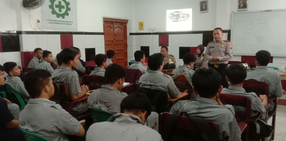 Sosialisasi Bahaya Narkoba, Polrestabes Medan Go To School di SMK Negeri 5
