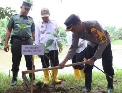 Kapolres Tebing Tinggi Pimpin Penanaman 10 Juta Pohon Bersama Polri