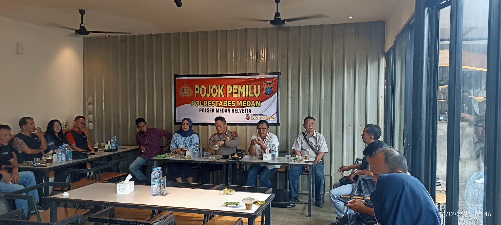 Polsek Medan Helvetia Gelar Pojok Pemilu Bersama PPK dan Panwascam di Cafe Jalan Tengku Amir Hamzah