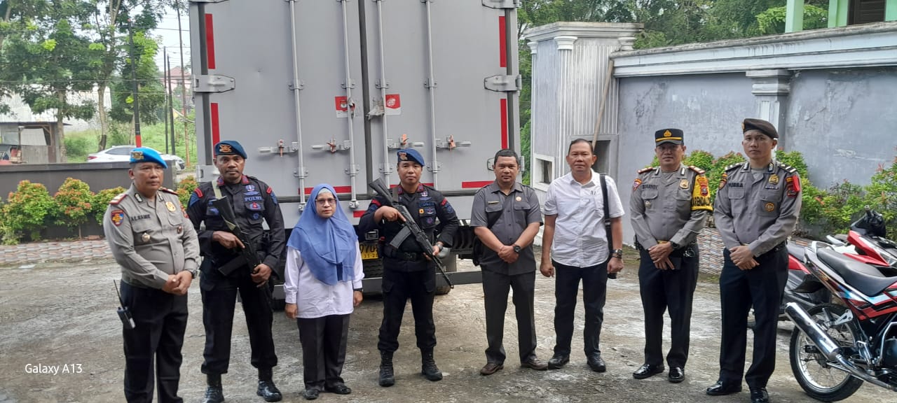 Polres Tanjung Balai Laksanakan Pengamanan Pendistribusian Logistik Pemilu Hingga Lancar