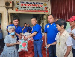 Jelang Imlek, Ketua Pewarta Bagikan 350 Paket Sembako ke Warga Tionghoa Kurang Mampu